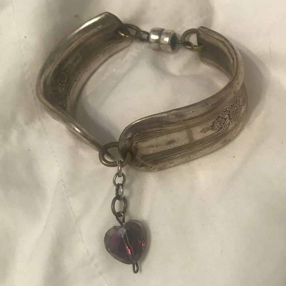 Metal Heart Magnet Clasp Bracelet